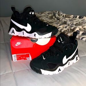 Nike Barrage Low . Youth size 7.